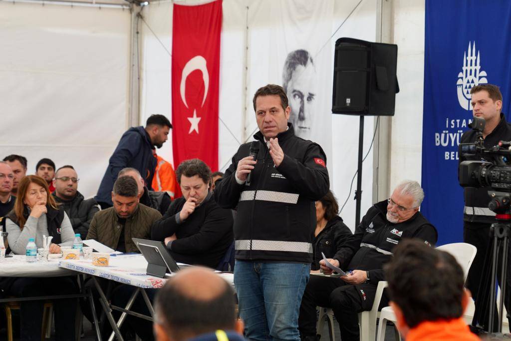 İmamoğlu: Her şeyi rant gibi malzeme biçimine dönüştürürsek insanı insan olmaktan, devleti devlet olmaktan uzaklaştırırız 10